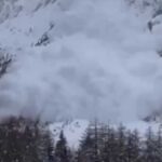 فيديو.. انهيار ثلجي ضخم يبتلع متزلجين في إيطاليا