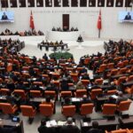 البرلمان التركي يؤيد تقريرا يدعم السلام مع العمال الكردستاني
