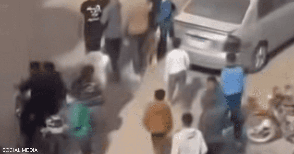 فيديو يهز مصر.. إجبار شاب على ارتداء "بدلة رقص" وإذلاله