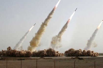 إيران تصدر إشعارا للملاحة الجوية قبل إطلاق صواريخ