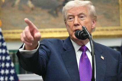 ترامب يخيّر إيران: الاتفاق أو استخدام "قاعدة دييغو غارسيا"