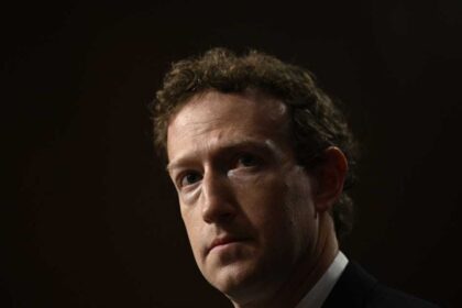 زوكربيرغ أمام القضاء في قضية إدمان المراهقين