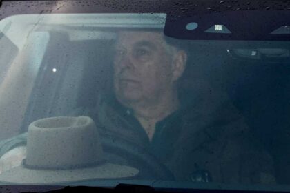 اعتقال الأمير السابق أندرو شقيق ملك بريطانيا