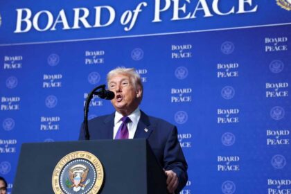 ترامب يحدد 10 أيام للتوصل إلى حل مع إيران