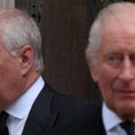 أول تعليق من الملك تشارلز على اعتقال شقيقه أندرو