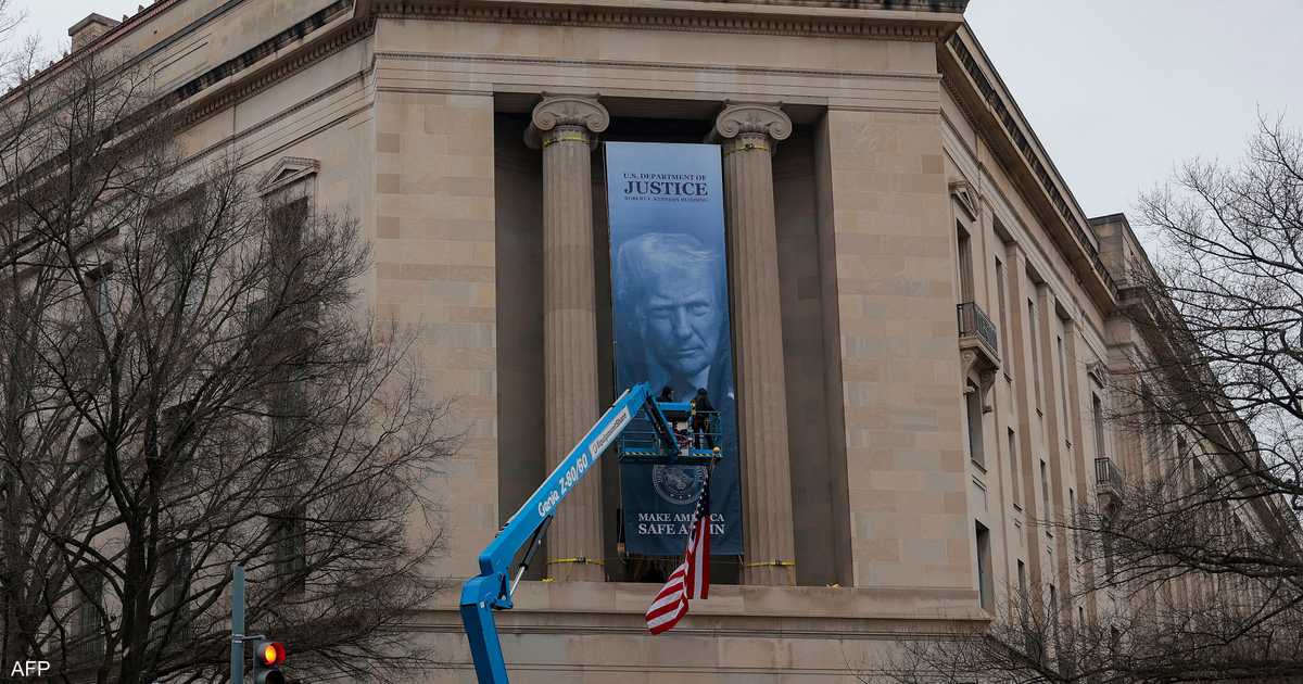 صورة ترامب على مقر وزارة العدل.. "رسالة نفوذ" جديدة