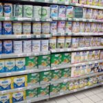 أزمة حليب الأطفال في العالم.. إلى أين وصلت؟