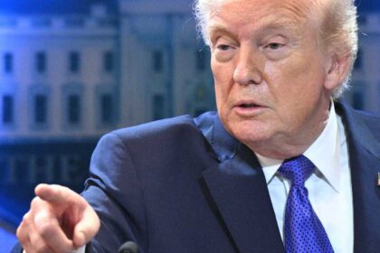 ترامب يوقع أمرا بفرض رسوم جمركية دولية بنسبة 10 بالمئة