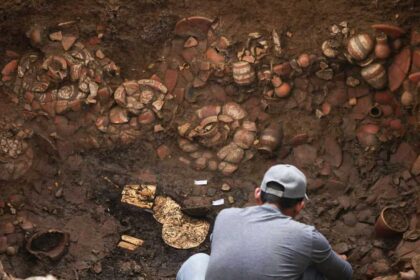 اكتشاف أثري هائل.. "كنز" داخل قبر يعود لألف عام