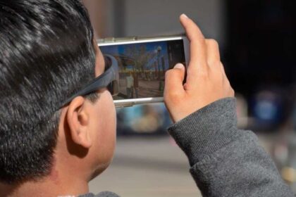 دراسة تحدد تأثير الهواتف على التحصيل الدراسي