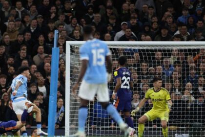 السيتي يهزم نيوكاسل ويشدد الخناق على أرسنال في "البريميرليغ"