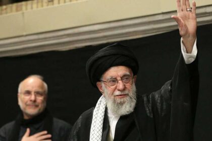 بـ"طبقات الخلافة" والرجل القوي.. كيف يستعد خامنئي للحرب؟