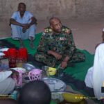 البرهان يفاجئ الجنود والضباط في قشلاق المدرعات