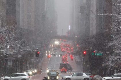 الثلج يشل نيويورك.. إغلاق شامل استعدادا لعاصفة تاريخية