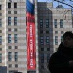 لافتة عملاقة على السفارة الروسية تثير غضب كوريا الجنوبية