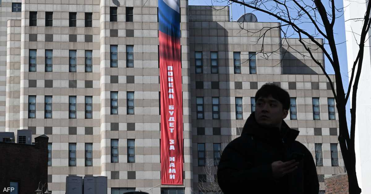 لافتة عملاقة على السفارة الروسية تثير غضب كوريا الجنوبية