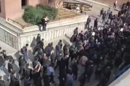 احتجاجات طلابية تتواصل في إيران مع تزايد الضغوط الأميركية