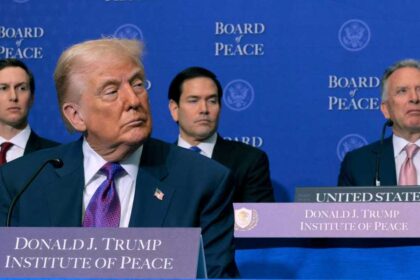 حول ترامب.. تعرف على "المترددين" والمؤيدين لضرب إيران