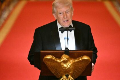 ترامب يحذر إيران: "يوم سيئ للغاية" إذا فشل الاتفاق النووي