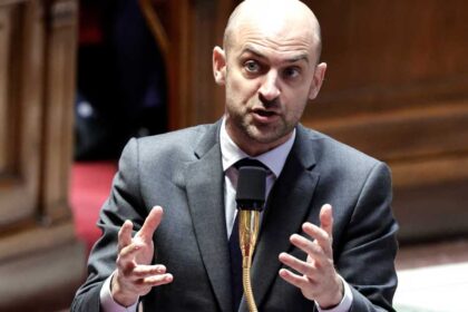 أزمة السفير الأميركي تتفاقم وفرنسا تطلب تفسيرا لعدم امتثاله