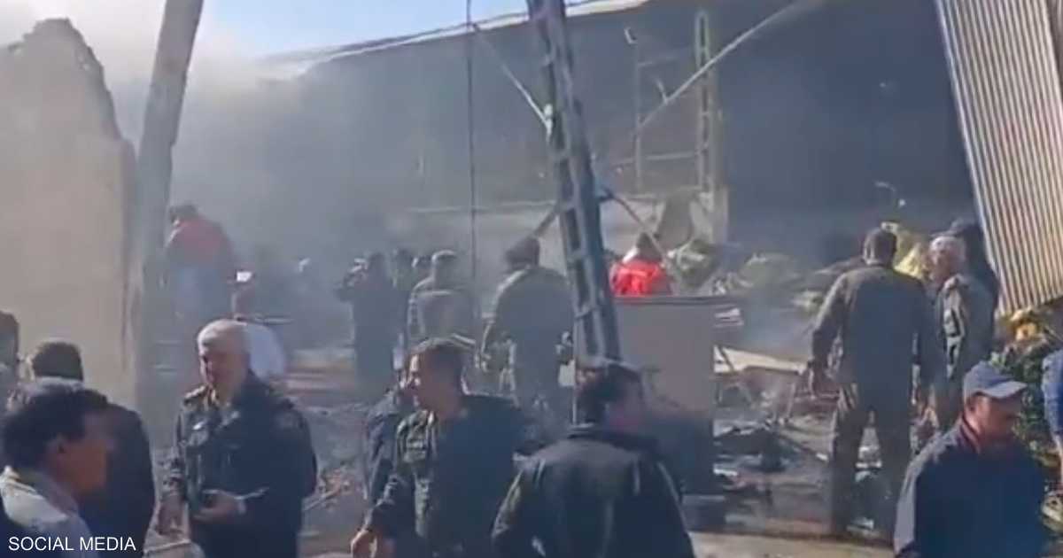 فيديو.. مروحية عسكرية تسقط في قلب سوق وسط إيران