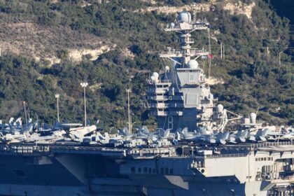 تعزيزات ضخمة.. حاملة الطائرات الأميركية الأكبر تبلغ اليونان