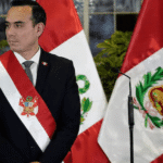 زلزال سياسي في بيرو.. البرلمان يعزل الرئيس بالوكالة