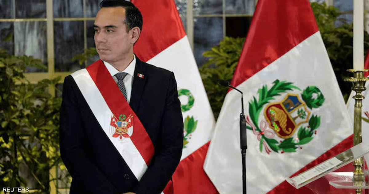زلزال سياسي في بيرو.. البرلمان يعزل الرئيس بالوكالة