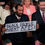 لحمله لافتة تهاجم ترامب.. طرد نائب خلال خطاب حالة الاتحاد