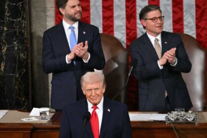 ترامب يشيد بإنجازاته في الأمن والهجرة بخطاب حالة الاتحاد