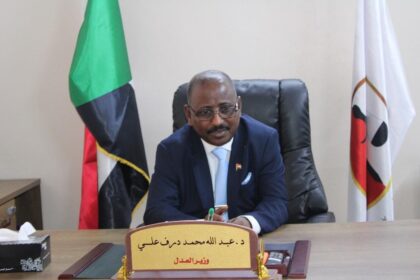 وزير العدل السوداني من جنيف يهاجم أبوظبي