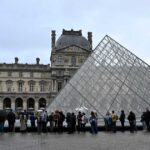 بعد السرقة "المثيرة".. ماكرون يقبل استقالة مديرة متحف اللوفر