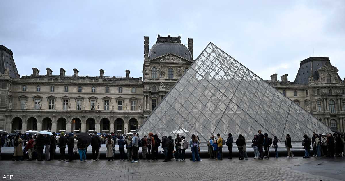 بعد السرقة "المثيرة".. ماكرون يقبل استقالة مديرة متحف اللوفر