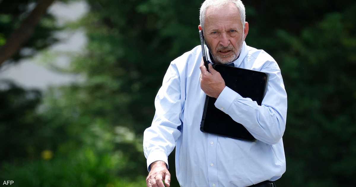 استقالة وزير سابق من "هارفارد" على خلفية مراسلاته مع إبستين