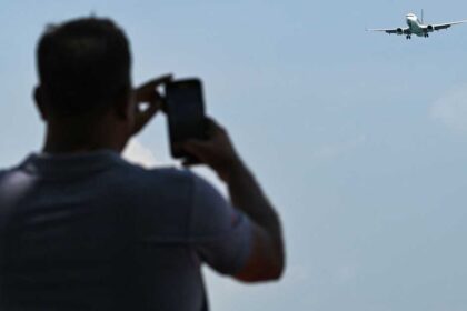 مع تصاعد التوتر.. دول تصدر تحذيرات بشأن السفر إلى المنطقة