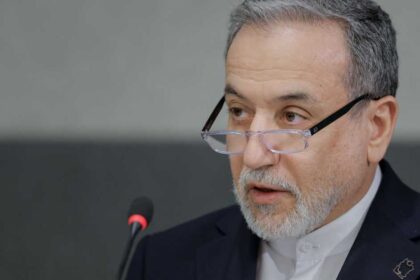 عراقجي: تقدم في مباحثات جنيف بشأن الملف النووي ورفع العقوبات