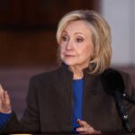 هيلاري كلينتون تدلي بشهادتها في قضية إبستين.. ماذا قالت؟