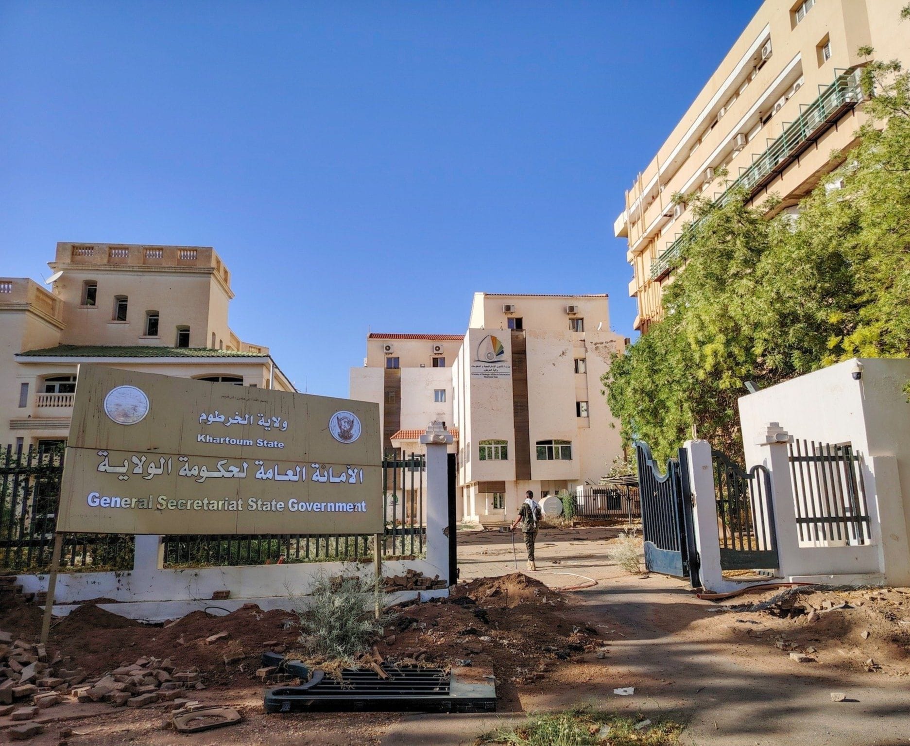 وزير بحكومة الخرطوم يقيل مسؤولا رفيعا رفض الاعتذار له