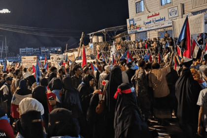 عدن.. قتيل وعشرات الجرحى في احتجاجات أمام قصر معاشيق