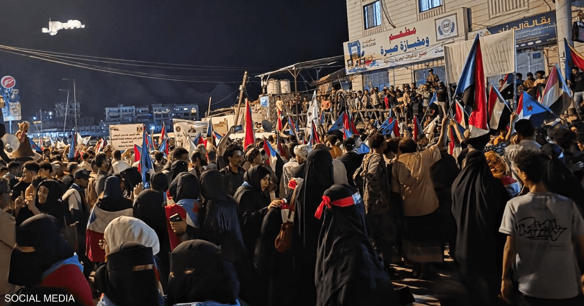 عدن.. قتيل وعشرات الجرحى في احتجاجات أمام قصر معاشيق