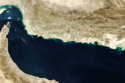 بلاغات عن إغلاق مضيق هرمز.. رسائل من الحرس الثوري للسفن