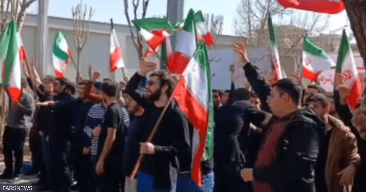 طلاب إيرانيون يهتفون بشعارات "مناهضة للقيادة" في طهران