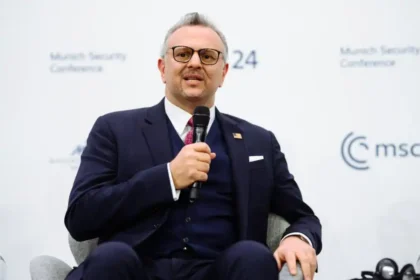 مسعد بولس يعلن عن لقاء ثلاثي بشأن السودان ويحذر