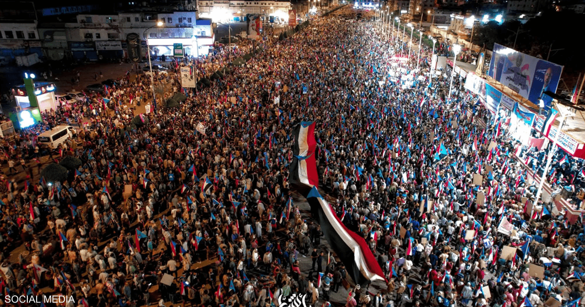 مليونية في عدن تؤكد دعم الزبيدي وترفض إقصاء "الانتقالي"
