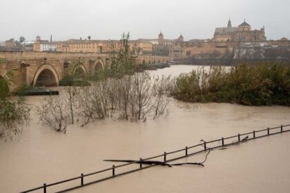 إصدار ثاني أعلى تحذير من العواصف في البرتغال وإسبانيا