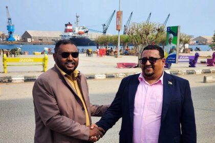 مسؤول رفيع في بنك الخرطوم يدفع باستقالته ويكشف الأسباب