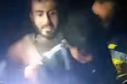 إنقاذ طفل بعد وفاة شقيقيه جرّاء السيول في اللاذقية بسوريا