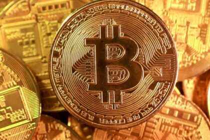 بسبب خطأ تقني.. منصة عملات توزع بيتكوين بقيمة 40 مليار دولار