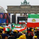 آلاف الإيرانيين يتظاهرون في العاصمة الألمانية