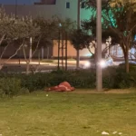 قصة مؤثرة لشاب سوداني يفترش الطريق منزلًا في العاصمة الرياض